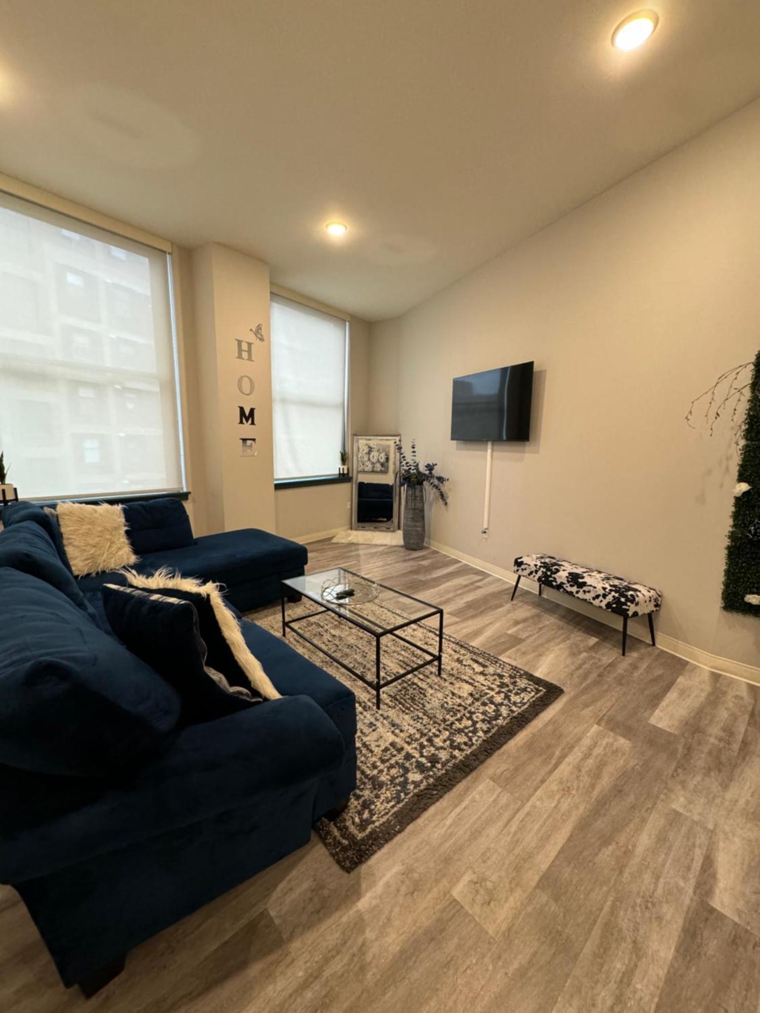Beautiful Condo/Rooftop Patio With Free Parking 克里夫兰 外观 照片