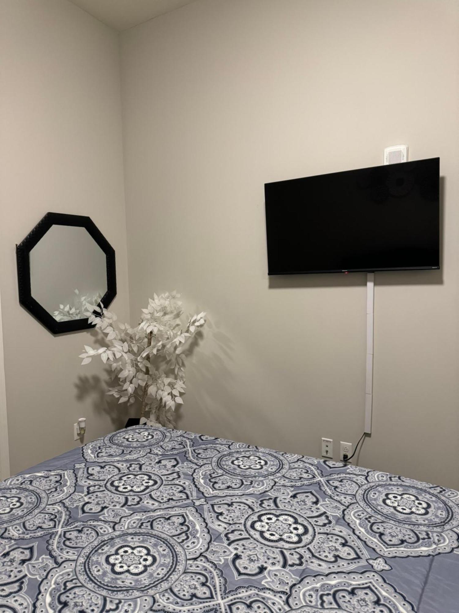 Beautiful Condo/Rooftop Patio With Free Parking 克里夫兰 外观 照片