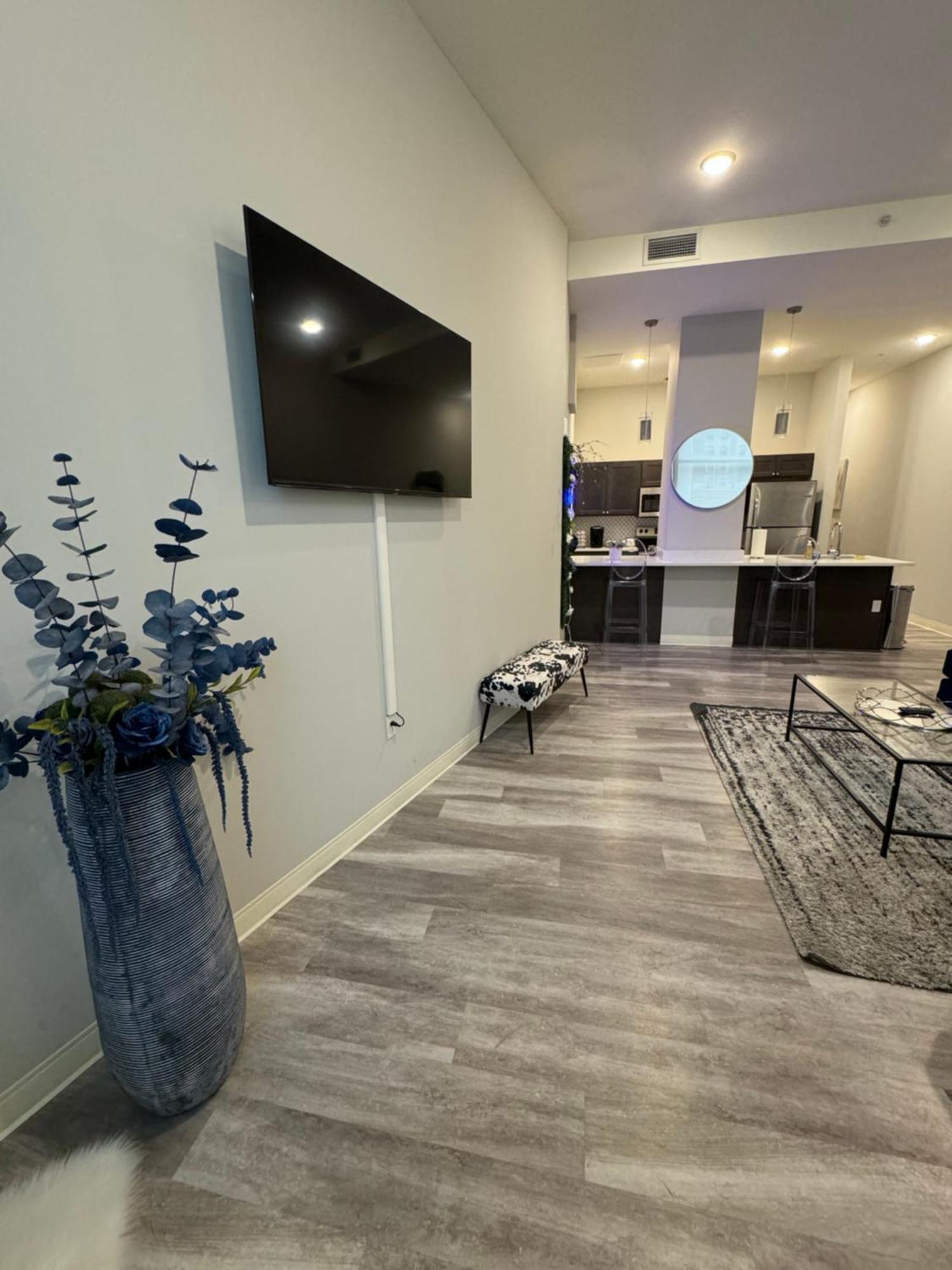 Beautiful Condo/Rooftop Patio With Free Parking 克里夫兰 外观 照片