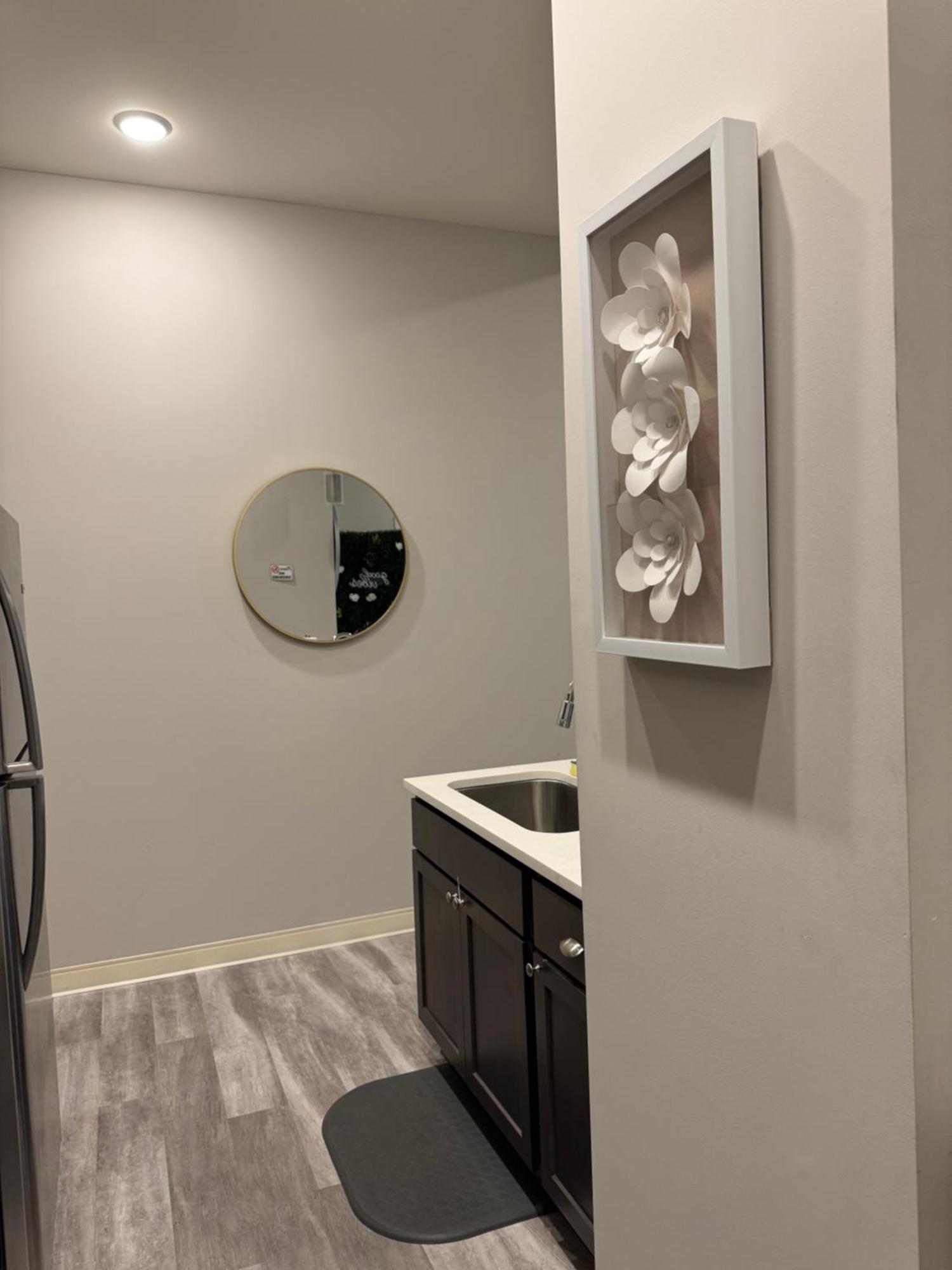 Beautiful Condo/Rooftop Patio With Free Parking 克里夫兰 外观 照片